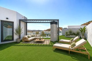 Attique à Limonar. Atico con solarium a estrenar en colinas de el limonar.