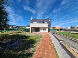 Xalet  Carrer de l'olivera. Casa en el soler con planta superior por finalizar a tu gusto!