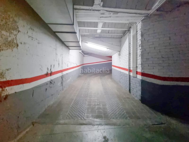 Foto b5dd68b5-7fda-4bb7-b3e9-e2d22039b9a8. Parking coche plaça d'aparcament a tocar del Centre en Vic