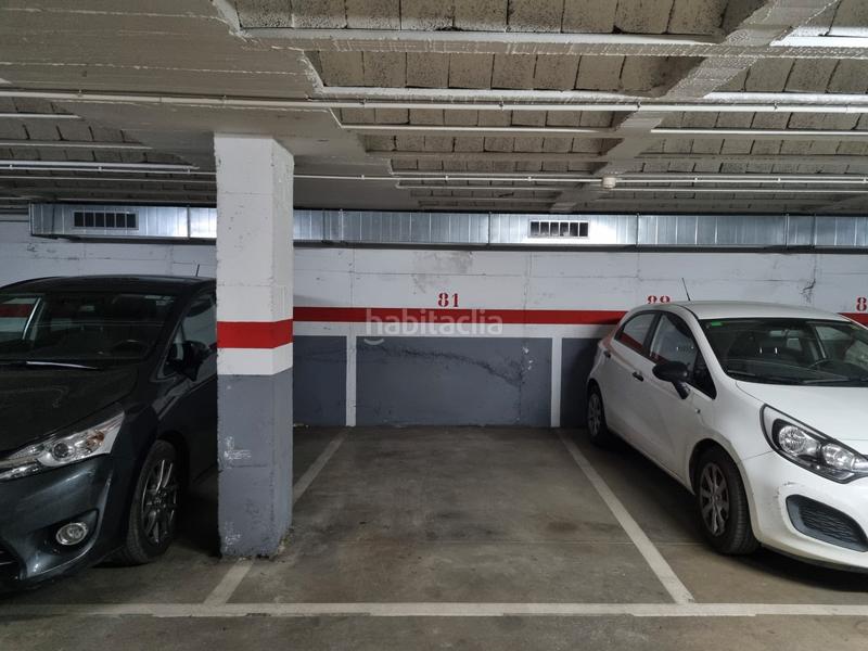 Foto d810b746-c623-4363-b629-2ff18d3f3208. Parking coche plaça d'aparcament a tocar del Centre en Vic