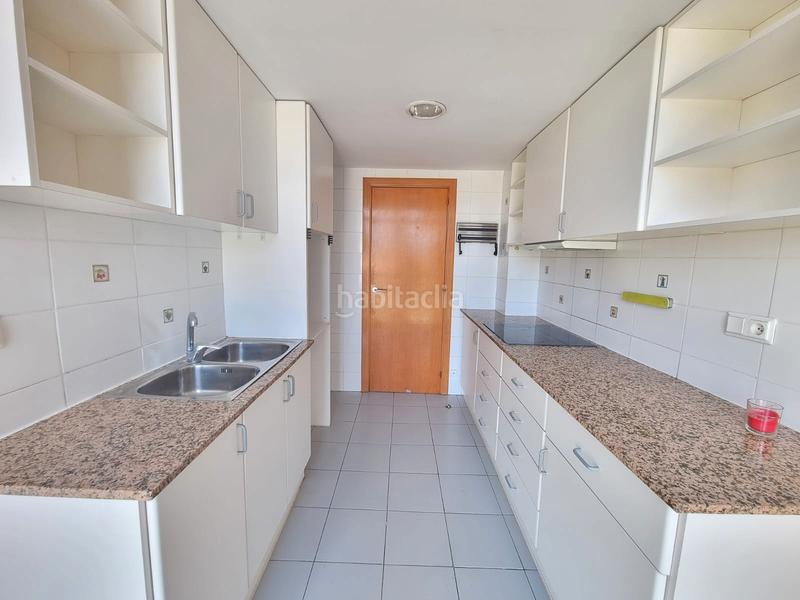 Foto 80635ab6-2a5a-4af5-861c-36dfd8f724f1. Location appartement avec parking dans Nord Vic