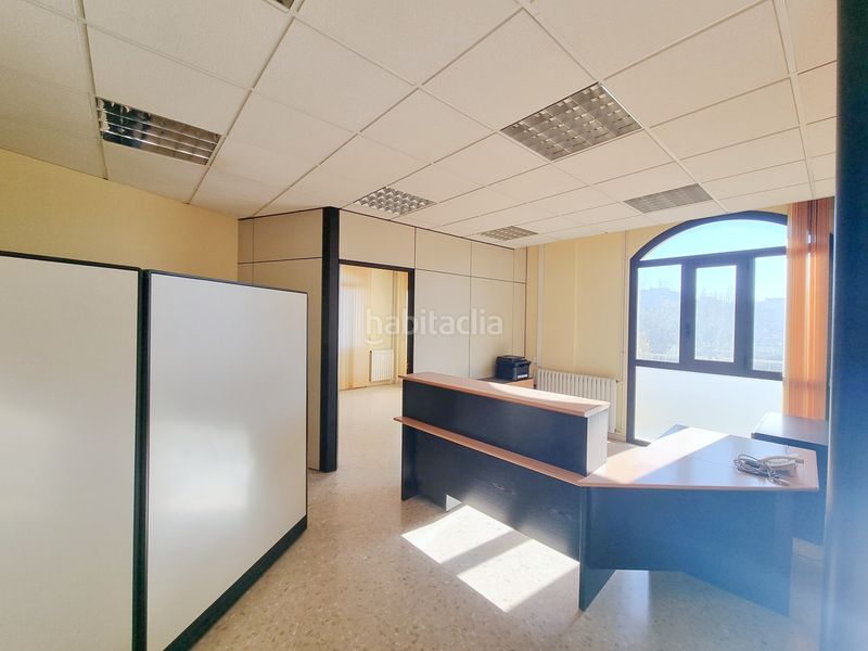 Foto 5be9a37d-cafc-4aa5-a68d-83a6c69bc3c6. Local comercial amb calefacció a Centre Vic