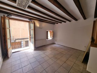 Rent Flat  Carrer nou. Pis de 2 habitacions a vic