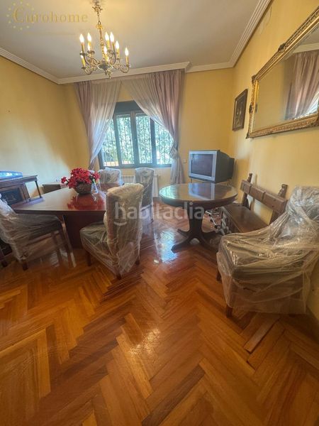 Foto c6098a52-c792-4fd0-b976-6087a0800d6a. Chalet  en Centro Navalcarnero