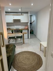 Miete Etagenwohnung in Carrer de manso 58. Alquiler de temporada (11meses) capricho,1hb,ref,equipado.
