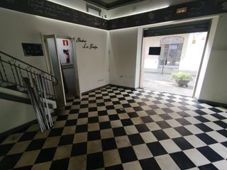 Rent Business premise  Carrer sant francesc. Local esquinero en el centro de vilafranca del pened�s