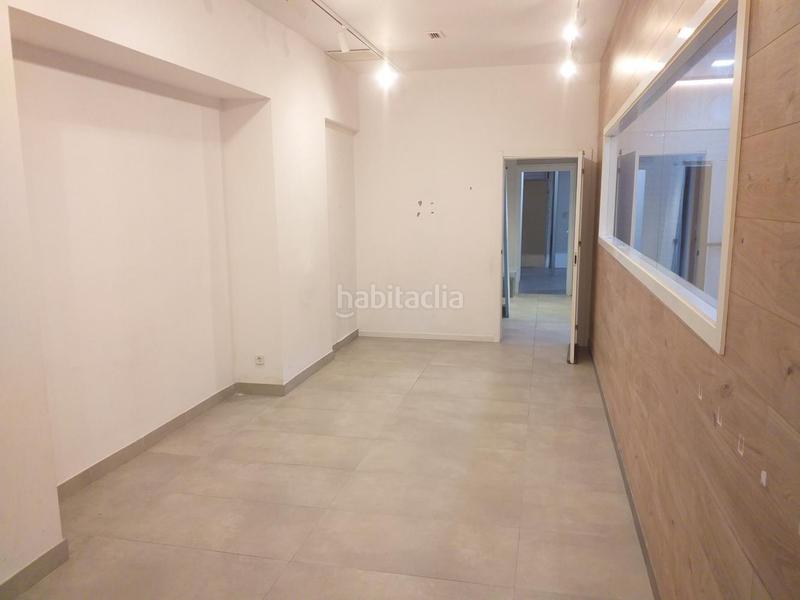 Foto 049c2675-4c33-48e9-a2bf-bbfb856a6e8e. Local comercial local muy centrico y diafano con salida de humos en Vilanova i la Geltrú