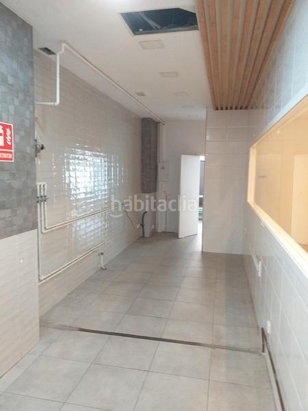 Foto 0fb9a71b-f61d-432c-b779-b6970222f367. Local comercial local muy centrico y diafano con salida de humos en Vilanova i la Geltrú