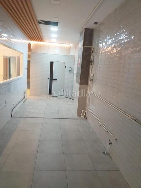 Foto 5991f2c5-dbbe-44e5-9e57-4cfb28f75207. Local comercial local muy centrico y diafano con salida de humos en Vilanova i la Geltrú