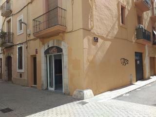 Lloguer Local Comercial a Centrevila. Local esquinero y centrico en venta
