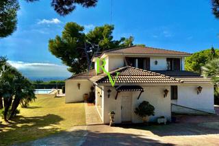 Masia a La Franquesa-Oasis Park. Magnifica casa con terreno , caballerizas, pista de tenis y pisc