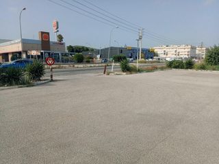 Lloguer Local Comercial a Coma-ruga Platja. Nave comercial en comarruga