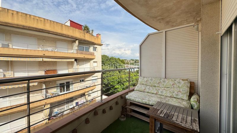 Foto f59fb41a-6d34-4fda-8b65-a36372f33c51. Pis amb piscina a L´Estany Calafell