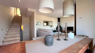 Casa adossada  Avenida avenida lituania. Casa de diseño y decorada con muy buen gusto. en una bonita y tr