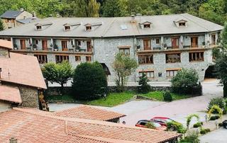 Edifici a Llanars. Finca rustica hotelera en setcases