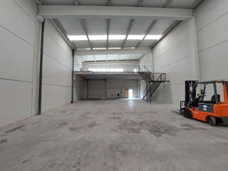 Nau industrial a Santa Oliva