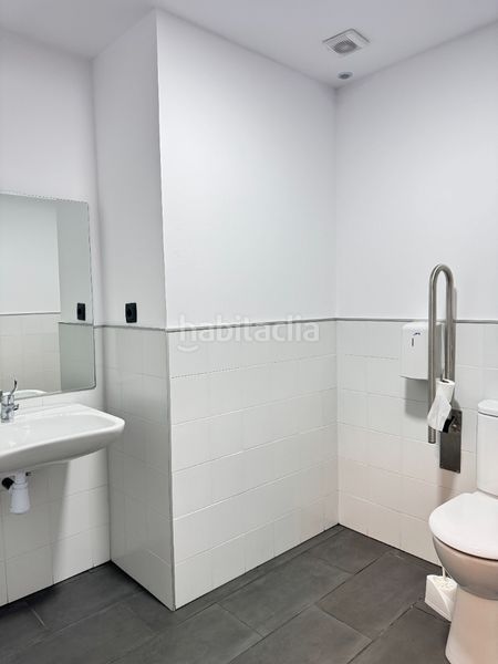 Foto fd3f78d2-c0b9-4871-ba8c-e3953dc44be6. Lloguer local comercial a calle ramiro i 13 a Piedras Blancas Castrillón