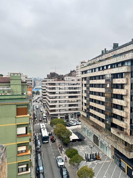 Foto 22a827b2-ce29-4eb5-81a6-fcad8b33658a. Ático en calle josé manuel pedregal 6 ático en venta en el Centro - terraza de 40 metros cuadrados en Avilés