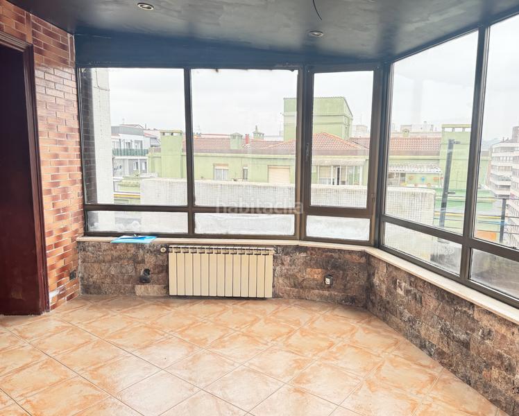 Foto 412fe3ab-ee33-4e42-b7d1-e9e8a3c01ac9. Ático en calle josé manuel pedregal 6 ático en venta en el Centro - terraza de 40 metros cuadrados en Avilés