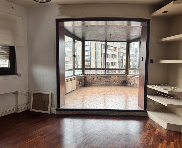 Foto a3b7f62d-a1fc-4634-96f0-76747b6eaef6. Ático en calle josé manuel pedregal 6 ático en venta en el Centro - terraza de 40 metros cuadrados en Avilés