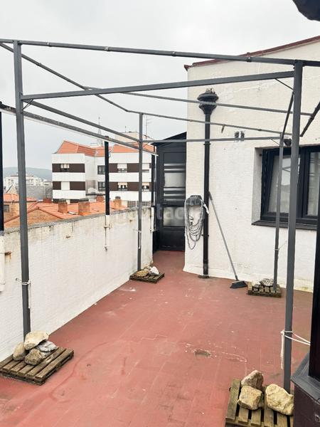 Foto b4e7e2c2-e78f-4ef2-b3db-e3dc3a47c5c0. Ático en calle josé manuel pedregal 6 ático en venta en el Centro - terraza de 40 metros cuadrados en Avilés