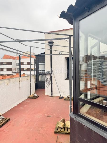Foto bfef8577-ff91-497f-8c3c-5f881a71d59d. Ático en calle josé manuel pedregal 6 ático en venta en el Centro - terraza de 40 metros cuadrados en Avilés