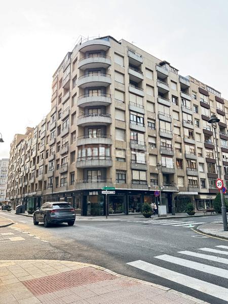 Foto ea9e6f31-a25c-40c8-a5a7-deb466c6adea. Ático en calle josé manuel pedregal 6 ático en venta en el Centro - terraza de 40 metros cuadrados en Avilés