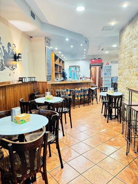 Foto 3a0458a4-e085-4865-bc6e-efe85ae2fb3d. Alquiler local comercial en calle del prado 15 local instalado como bar / cafetería Centro en Avilés