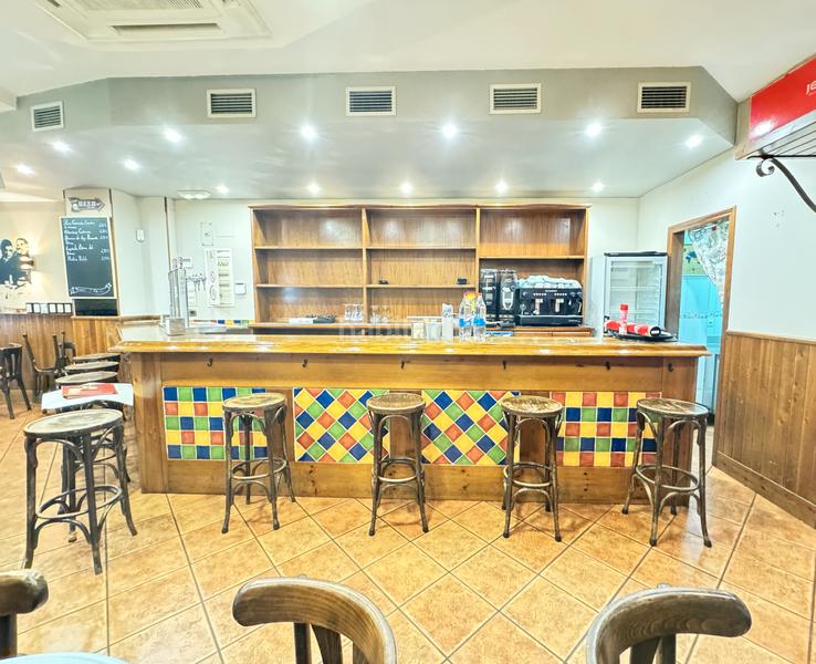 Foto 57dd0a28-df79-4bad-93c9-c78cfb03605a. Alquiler local comercial en calle del prado 15 local instalado como bar / cafetería Centro en Avilés