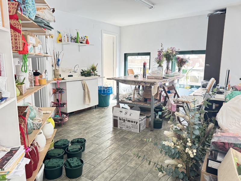 Foto bb0a8eb3-7b28-48a8-bd49-ddcf2fc2b3e9. Affitto locale commerciale in calle josé cueto 48 in Avilés