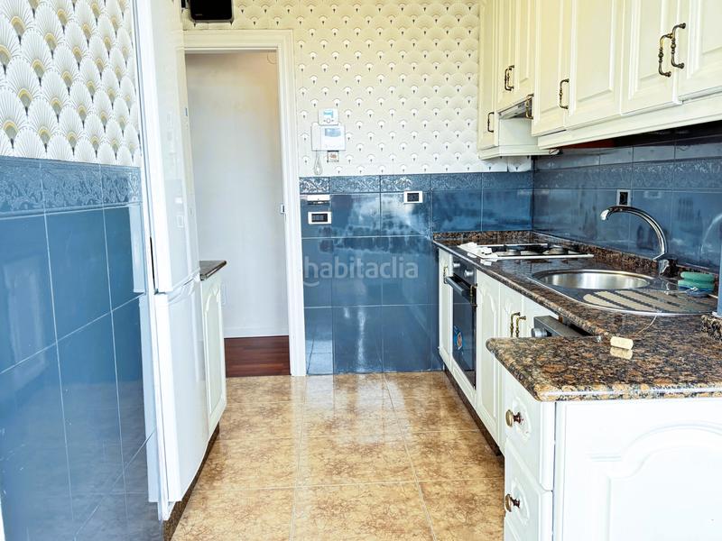 Foto 6cbbc100-8958-4064-b8b2-7c0854773948. Pis a calle alcalde luis treillard 25 a Salinas Castrillón