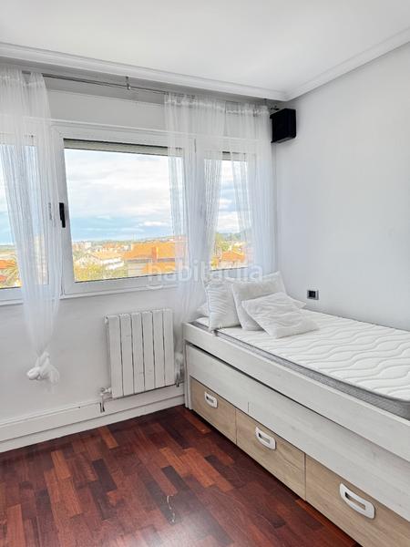 Foto ac8b70f4-6240-4a1a-ac32-0e6a99d07983. Pis a calle alcalde luis treillard 25 a Salinas Castrillón