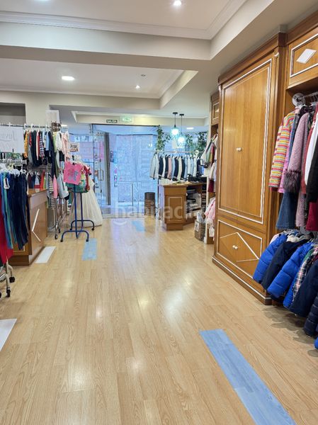 Foto 154bbf35-c373-48da-8b83-9fe325750b43. Local comercial a calle cabruñana 2 a Centro Avilés
