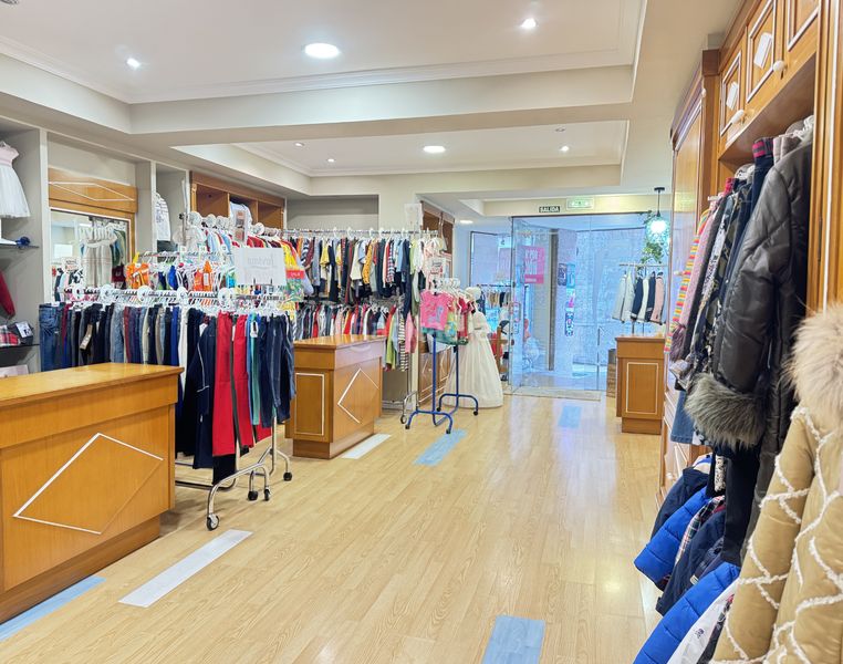 Foto 95d8e8a8-7c25-416d-8652-a37d01d5fb1d. Local comercial a calle cabruñana 2 a Centro Avilés