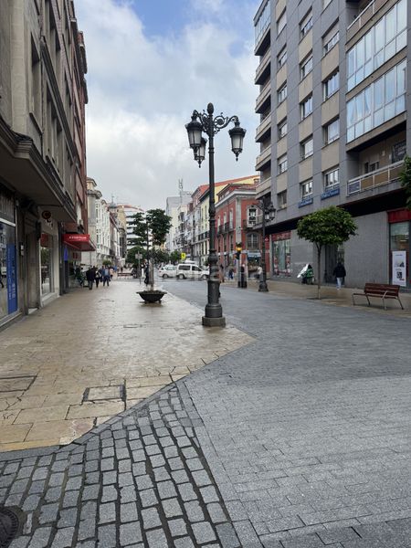 Foto bf9d4496-390c-486d-9c86-f480126215ec. Local comercial a calle cabruñana 2 a Centro Avilés