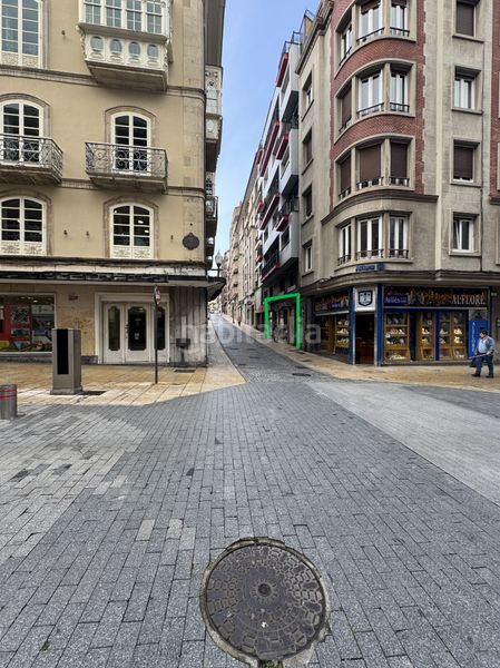 Foto e87f2587-c38f-405b-a8ac-f25bf410a723. Local comercial a calle cabruñana 2 a Centro Avilés