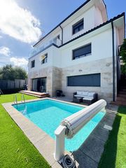 Chalet  Calle somaly man 25. Chalet individual en venta en avilés , zona del quirinal