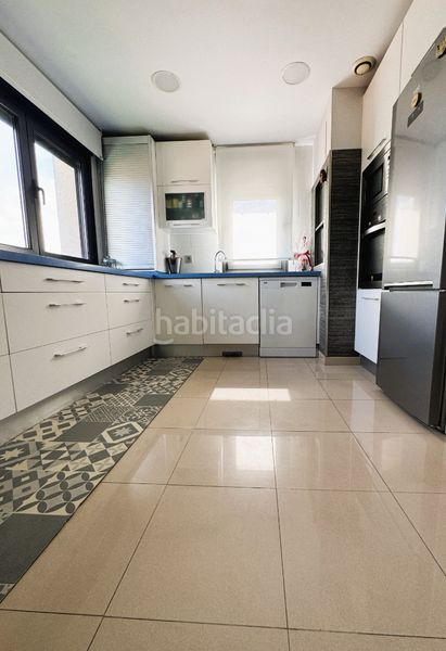 Foto bbf7e89d-89e5-4d0c-81b7-468ac786f6c2. Xalet a calle somaly man 25 a El Carbayedo - El Quirinal Avilés