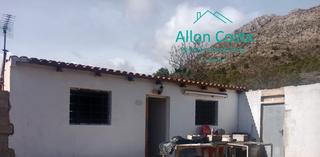 Masia a Relleu. Se vende casa de campo