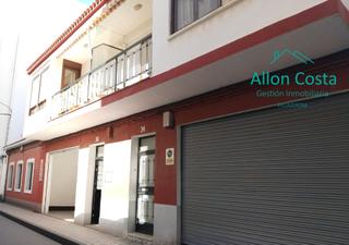 Casa adossada a Centro Urbano. Se vende