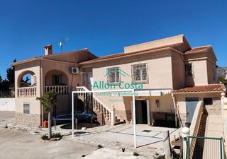Casa in El Secanet-Hacienda del Sol. Se vende chalet independiente en villajoyosa