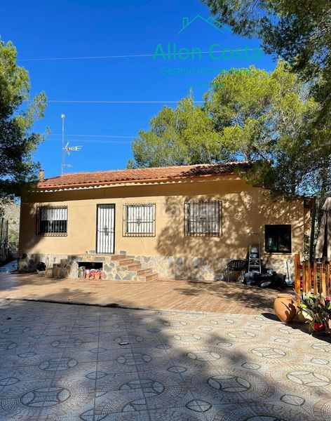 Foto 16fe179f-237a-4e56-963c-9b31269b4bdc. Casa amb piscina a Relleu