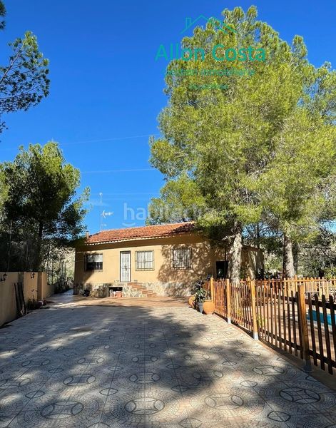 Foto 50c4cdd2-f3a0-4bf1-bae2-7a5fe7e1cd2f. Casa amb piscina a Relleu