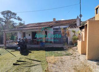 Masia a Pueblo Acantilado-Lanuza. Se vende