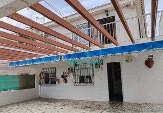 Casa adossada a Pueblo Acantilado-Lanuza. Se vende casa adosada en el campello compuesta de dos plantas, d