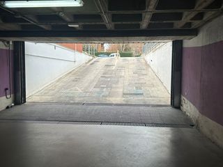 Aparcament cotxe a Calle Milán