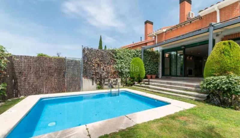 Foto 2338bedd-8925-4e04-9c00-50bd4c149983. Affitto chalet con camino riscaldamento parcheggio piscina in La Moraleja