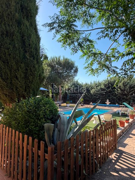 Foto b642ea94-cb35-4934-b0c4-224499c7bbe4. Casa amb xemeneia calefacció aparcament piscina a Nuevo Baztán