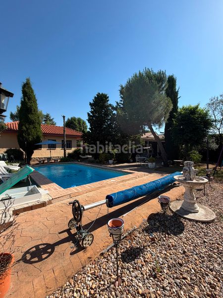 Foto d13084bf-2caa-476e-a392-f9dea04223e3. Casa amb xemeneia calefacció aparcament piscina a Nuevo Baztán