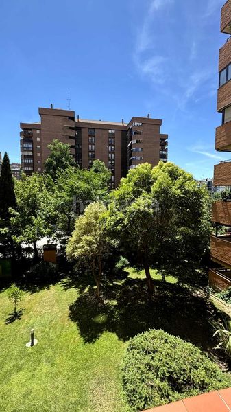 Foto 0d8c765a-9c38-46fc-ad24-aead8f4434cb. Pis amb calefacció aparcament piscina a Peñagrande Madrid